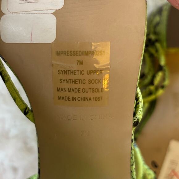 Steve Madden NEW Impressed Neon Green Snakeskin Strappy Low Block Heel 7 - Picture 5 of 5